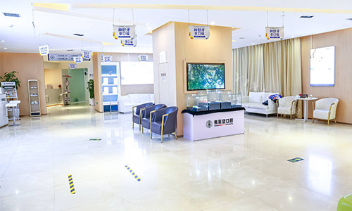 西安弗莱堡口腔等候区环境