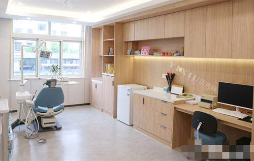 上海沪申五官科医院口腔科治疗室