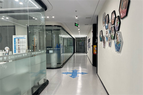 宁波镇海儿童口腔医院诊区走廊