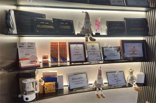 上海瑞欧口腔荣誉展示墙