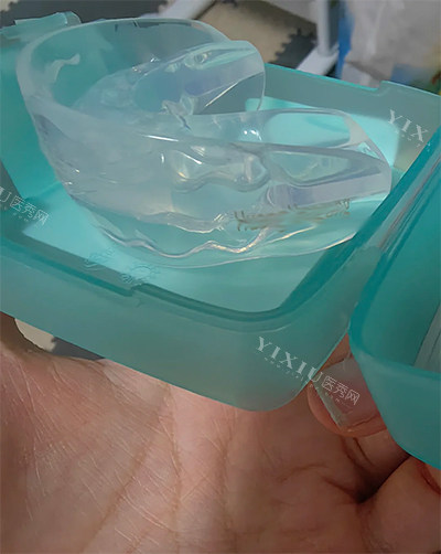 罗慕牙齿矫治器