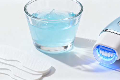 牙齿模型卡通图