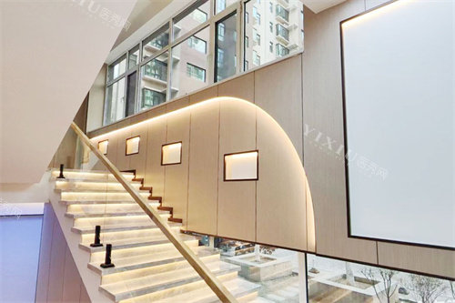 太原小苹果口腔万达店楼梯间