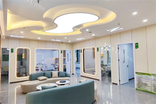 太原小苹果口腔万达店候诊区