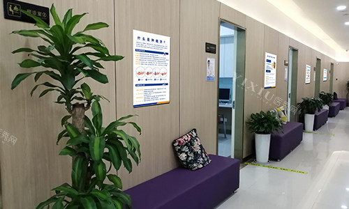 西安中诺口腔医院就诊室外等待