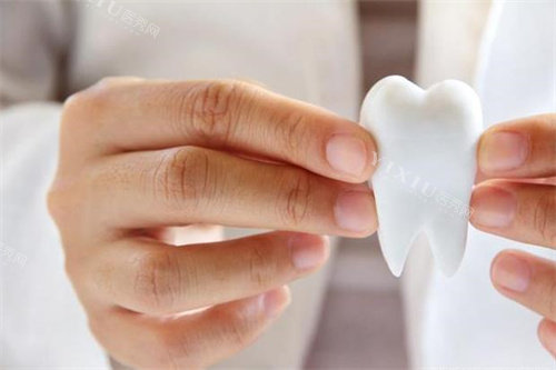 做好的假牙模型