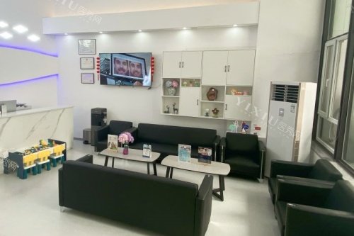 沈阳全家口腔候诊区域