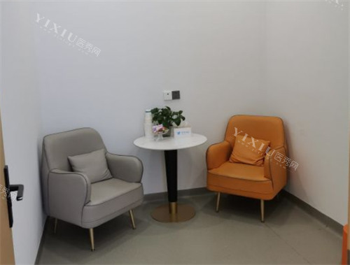 西宁非凡口腔医院等待区