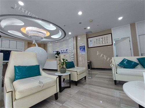深圳麦芽口腔罗湖机构候诊区