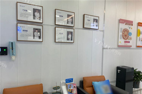 郑州蔚蓝口腔医生介绍墙