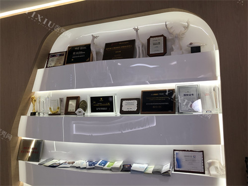 成都极光口腔锦江区荣誉角