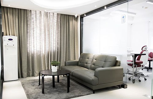 深圳佰仕口腔牙齿治疗等候区