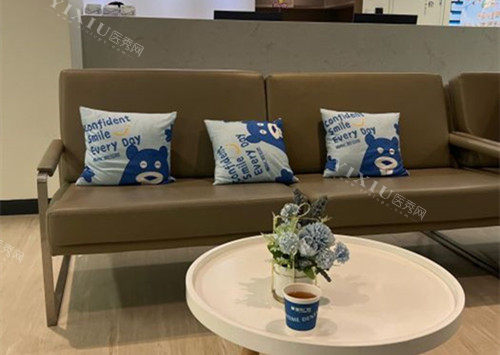 上海瑞泰口腔内部休息等待区环境