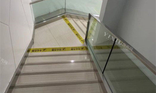 天津和平卓尔口腔楼梯图