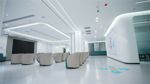 成都团圆口腔成华院区等候区图片