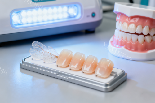 牙冠多个颜色卡通展示图