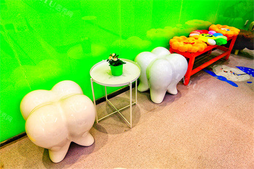 银川和仁堂口腔牙齿的卡通板凳