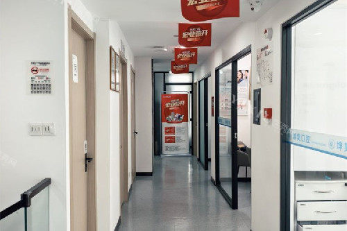 青岛坤昊口腔盛世江山店走廊环境