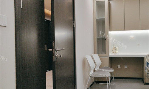 天津中幸口腔诊室门口