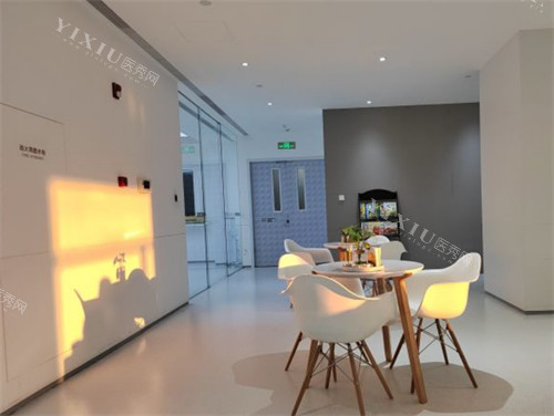 天津海德堡联合口腔等候区一角