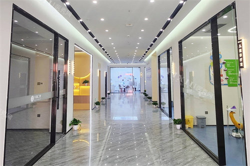 泌阳牙科医院哪家比较好？华瑞口腔种植牙／牙齿矫正技术好，看牙价格透明，必选！(图3)