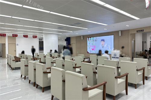 昆明团圆口腔医院大厅休息区