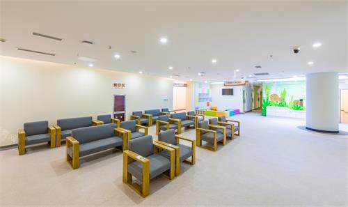 天啊！3岁娃在青大口腔治蛀牙竟笑着完成？孩子的配合我哭了~(图3)