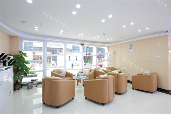 深圳铭德口腔医院休息候诊区环境图