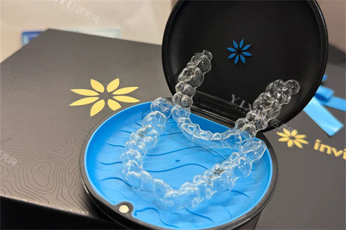 隐适美牙套实物展示图.jpg