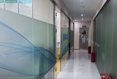 深圳德诺口腔走廊环境图.jpg