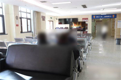 上海天佑医院口腔科候诊区.jpg